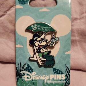 Disney Vacation Club Member Relaxing Pin